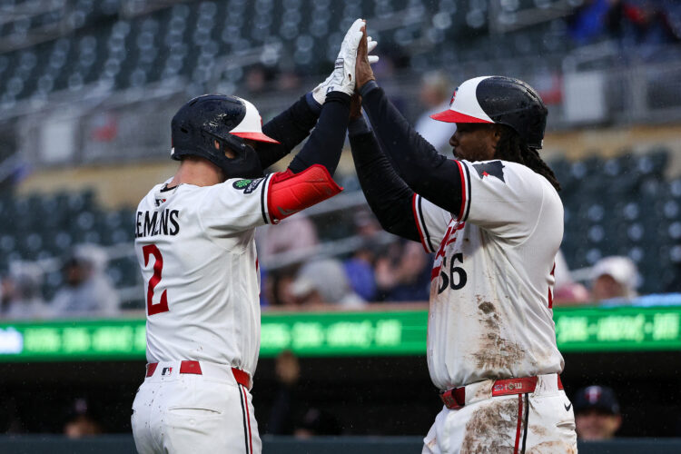 Clemens homers to power Twins to win over Mariners